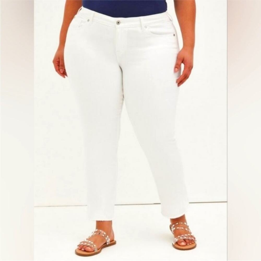 Torrid White Boyfriend Straight Vintage Stretch High Waist Jeans Size 28 Short